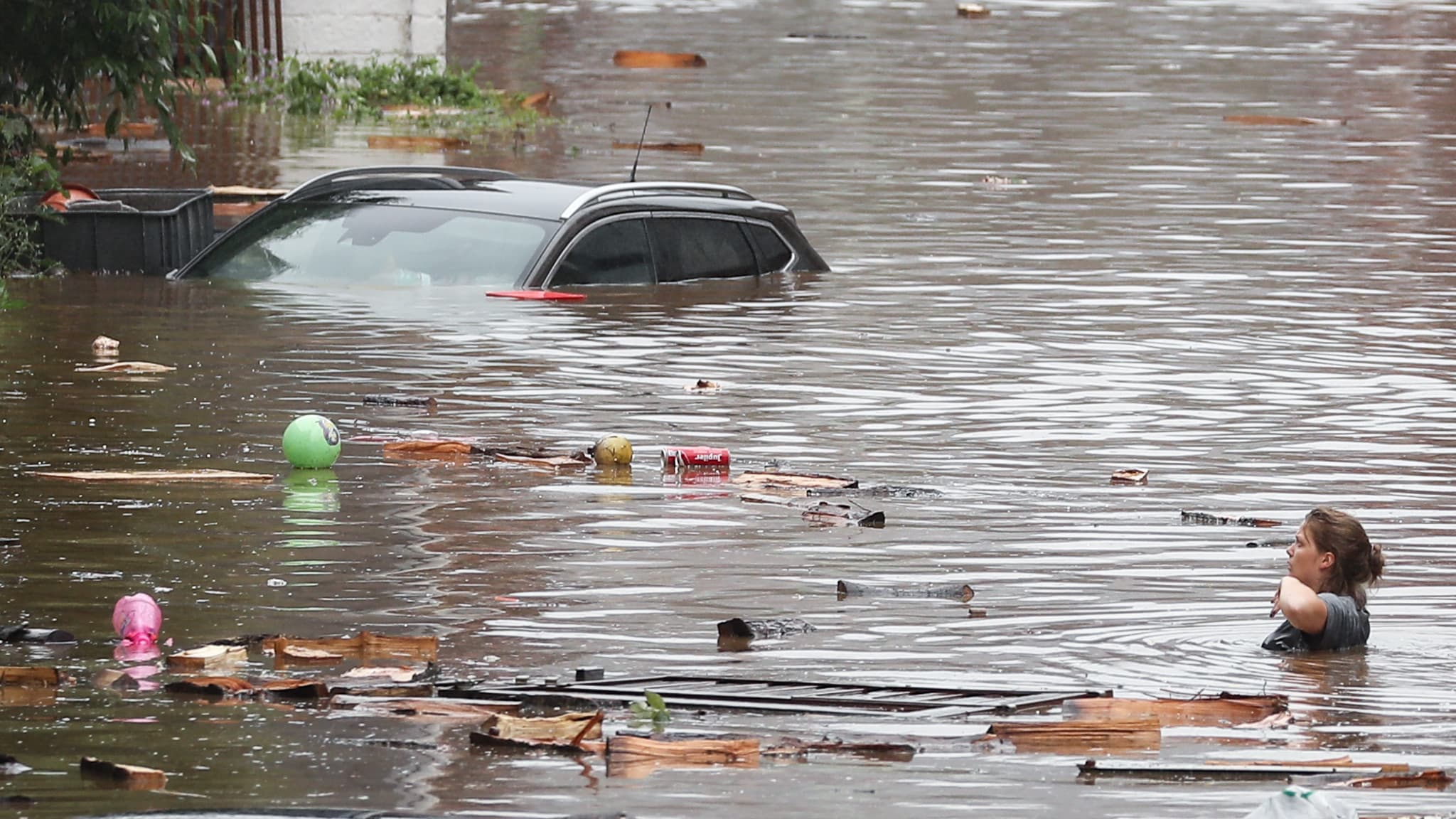 Inondations en Belgique: la bourgmestre de LiÃ¨ge appelle les habitants Ã  "quitter la ville"