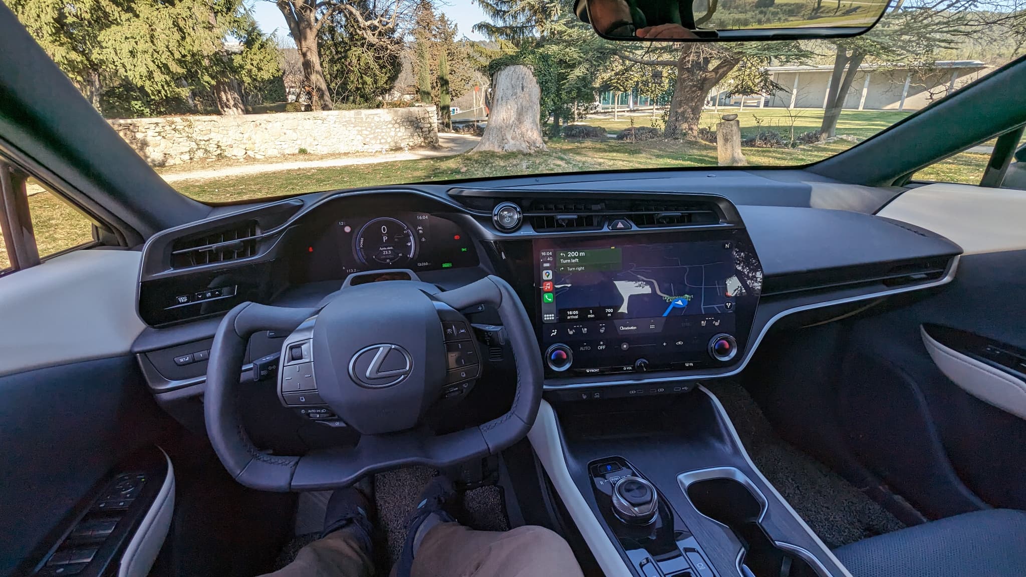 Le volant papillon de Lexus sera proposé en option à partir de 2025.