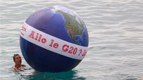A Nice mercredi, lors d'une manifestation du "contre-sommet" au G20 organisé par des mouvements alter-mondialistes. Des représentants d'ONG de plusieurs pays, reçus par Nicolas Sarkozy à l'Elysée pour préparer le sommet de jeudi et vendredi à Cannes, ont