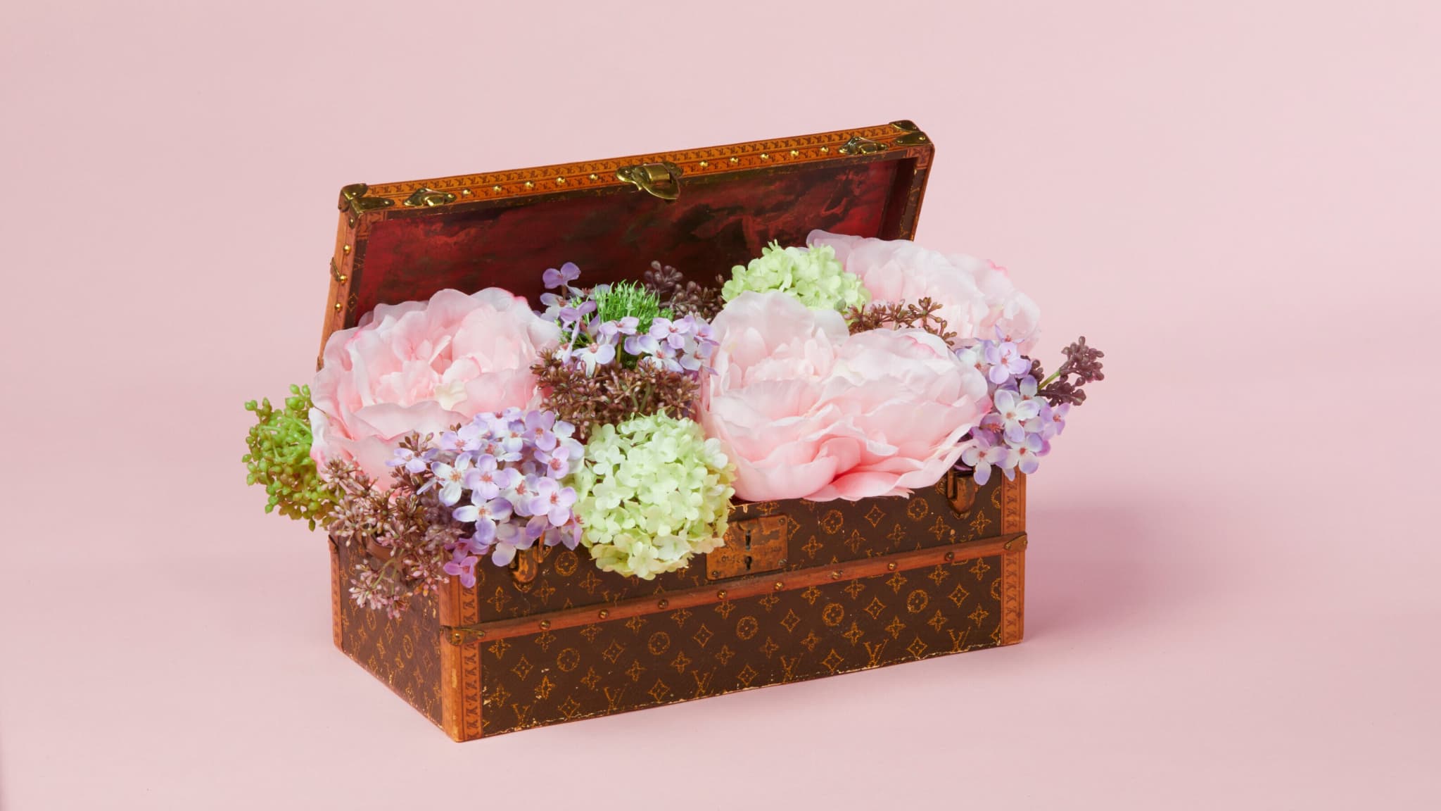 Une malle à fleurs Louis Vuitton de 1920 vendue par Christie's Une malle à fleurs Louis Vuitton de 1920 vendue par Christie's