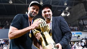 Tony Parker (à gauche) et son frère TJ fêtent le titre national de l'ASVEL en juin 2019