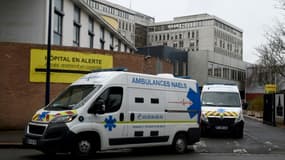 Une ambulance quitte l'hôpital de Dunkerque, le 12 mars 2021 (illustration).