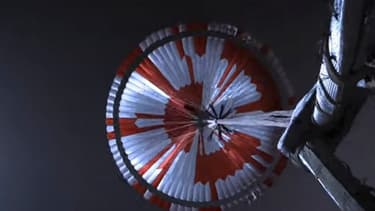 Vue du parachute de Perseverance