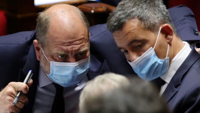 Eric Dupond-Moretti (G) et Gérald Darmanin (D) à l'Assemblée nationale, le 15 juin 2021 à Paris