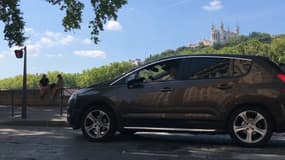 Une voiture à Lyon, le 17 mai 2023. (Illustration)