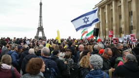 Quelque 1.500 personnes ont manifesté à Paris dimanche 7 avril 2024, six mois après l'attaque sanglante du Hamas contre Israël, "pour la libération des otages" israéliens.