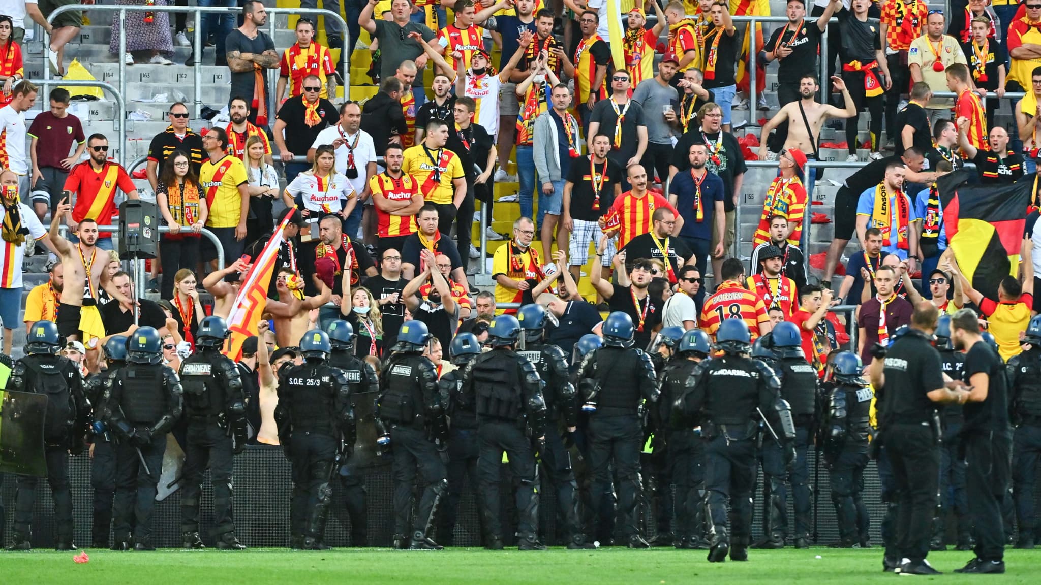 Des supporters lensois face à Lille Des supporters lensois face à Lille