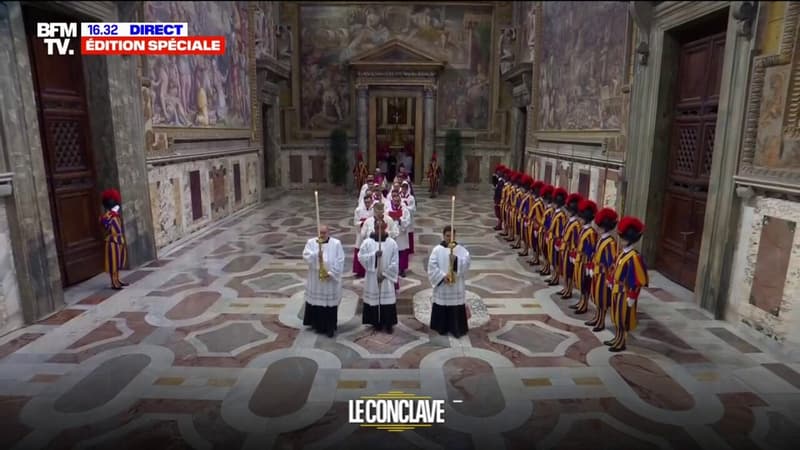 Conclave: les cardinaux entrent en procession dans la chapelle Sixtine