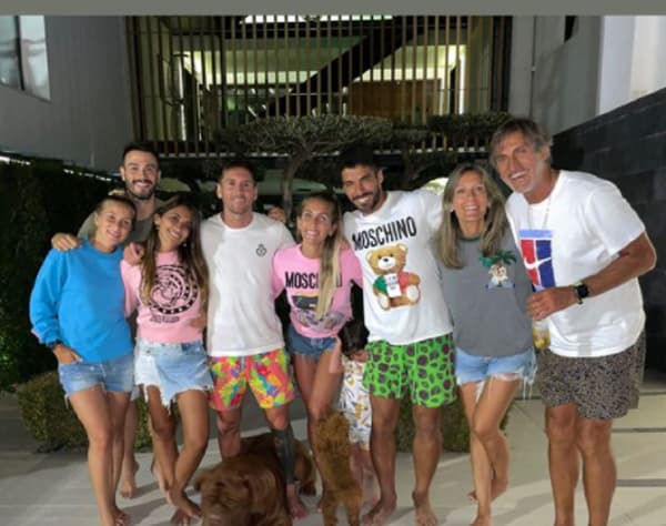 Messi avec Suarez et ses amis 