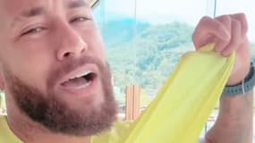 "Su*** ça, haters", Neymar répond à ses détracteurs sur son poids (en levant son t-shirt), le 30/10/2024