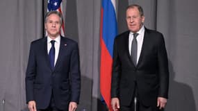 Le secrétaire d'État américain Antony Blinken (à gauche) et le chef de la diplomatie russe Sergueï Lavrov, le 2 décembre 2021 à Stockholm.