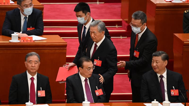 Chine: l'ancien président Hu Jintao escorté vers la sortie lors du congrès du Parti communiste