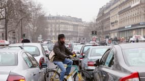 Le texte examiné par l'Assemblée doit permettre d'apaiser les tensions entre les taxis et les VTC.