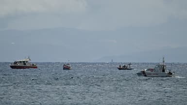 Des bateaux de sauvetage au large de Porticello, près de Palerme, le 20 août 2024, un jour après le naufrage du yacht de luxe Bayesian, battant pavillon britannique.