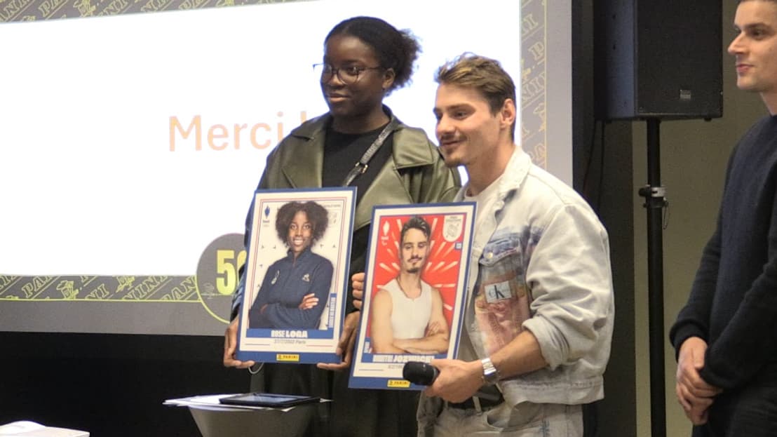 Rose Loga (lancer de marteau) et Dimitri Jozwicki (para athlétisme) avec leurs vignettes Panini le 2 avril 2024 Rose Loga (lancer de marteau) et Dimitri Jozwicki (para athlétisme) avec leurs vignettes Panini le 2 avril 2024