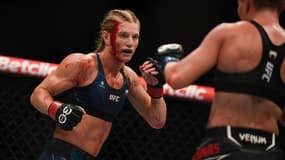 Manon Fiorot lors de son combat contre Rose Namajunas à l'UFC Paris 2 en septembre 2023