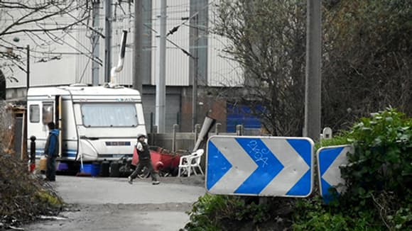 Le camp existant est très critiqué par les riverains. Le camp existant est très critiqué par les riverains.
