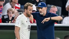 Thomas Tuchel en train de donner des consignes à Harry Kane au Bayern Munich en août 2023