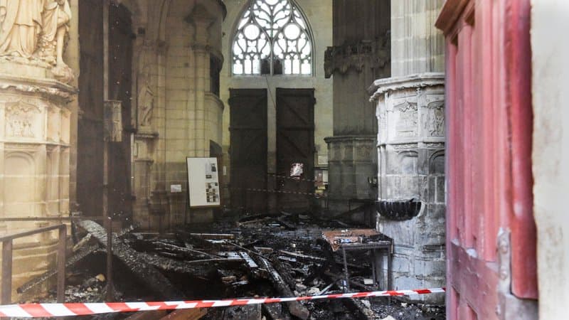 L'intérieur de la cathédrale de Nantes après l'incendie du 18 juillet 2020