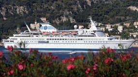 Un navire de croisière de 150 mètres en rade de Villefranche-sur-Mer le 29 septembre 2010 (Illustration)