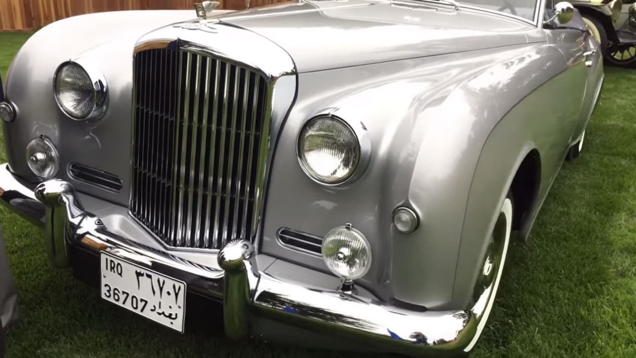 Avec sa restauration à neuf, la Bentley a retrouvé ses couleurs d'origine. Avec sa restauration à neuf, la Bentley a retrouvé ses couleurs d'origine.