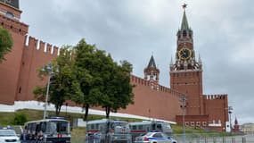 La tour Spasskaïa surplombant la place Rouge à Moscou entourée d'un périmètre de sécurité, après la rébellion de Wagner, le 24 juin 2023