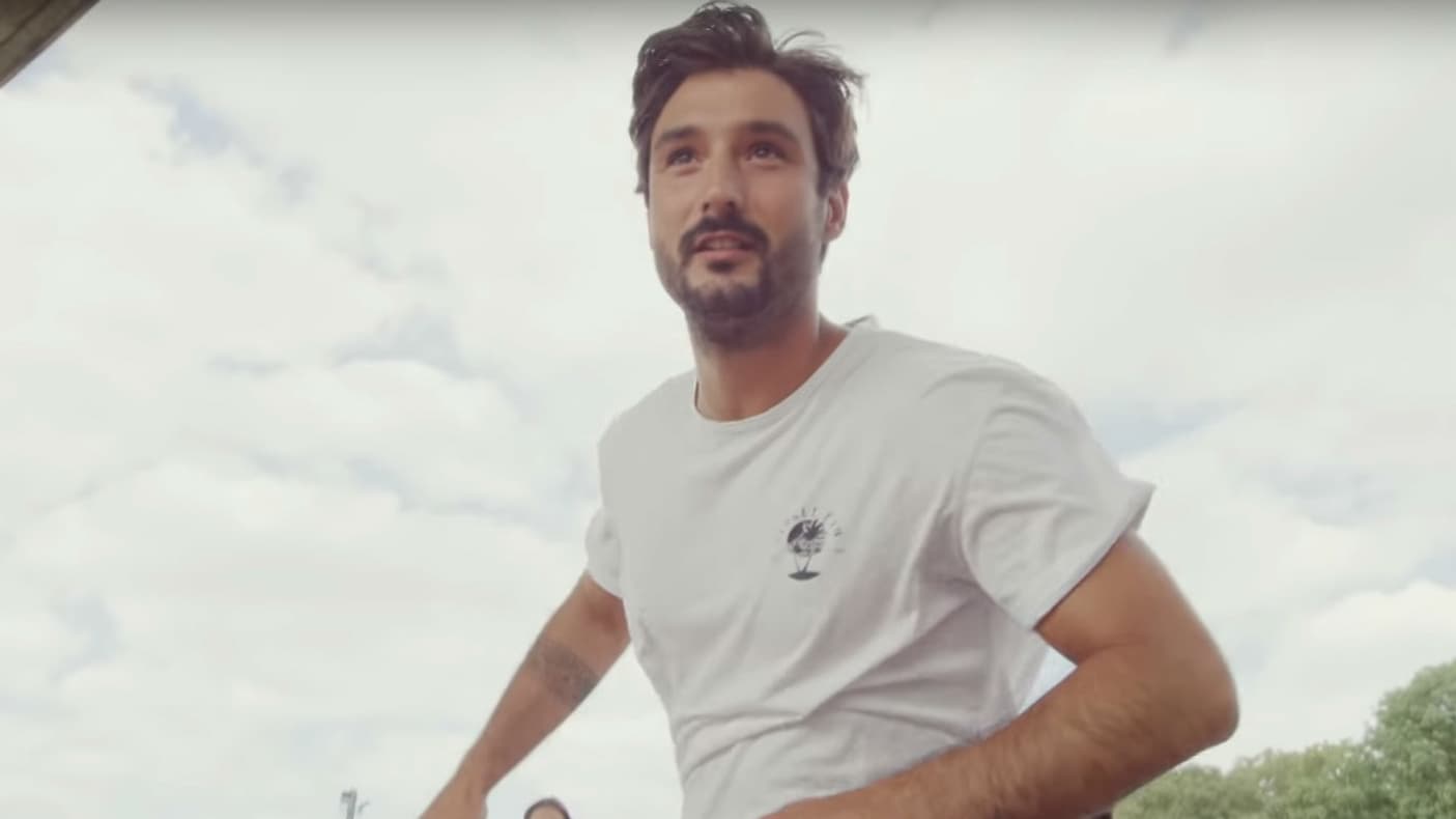 Jérémy Frérot dans le clip "Revoir" Jérémy Frérot dans le clip "Revoir"