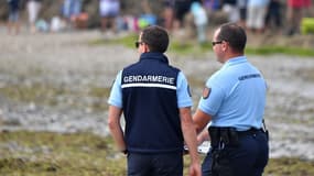 Des gendarmes en juillet 2017 sur une plage de Piriac-sur-mer.