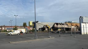 Le déblaiement du Lidl de Wattrelos, touché par un incendie lors des émeutes, a commencé ce 6 octobre 2023. 