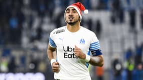 Dimitri Payet avec un bonnet de père Noël lors d'un match de l'OM en décembre 2021