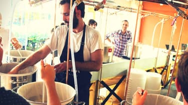 La dernière brasserie parisienne est la Beer Fabrique qui a ouvert en septembre. Elle vend ses bières et propose aux clients de faire les leurs à la maison.