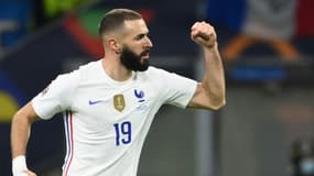 L'attaquant français Karim Benzema après avoir marqué un but lors de la finale de la Ligue des Nations de football entre l'Espagne et la France au stade San Siro à Milan, le 10 octobre 2021.