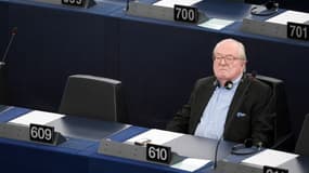 Le président d'honneur du Front National Jean-Marie Le Pen lors d'un vote au Parlement européen