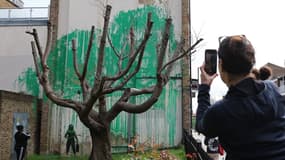 Le graffiti de l'artiste Banksy était apparu à Londres dans la nuit de dimanche à lundi.