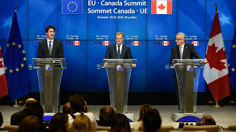 Le Premier ministre canadien, Justin Trudeau, aux côtés de Donald Tusk et Jean-Claude Juncker, respectivement Président du Conseil européen et Président de la Commission européenne. (image d'illustration) 