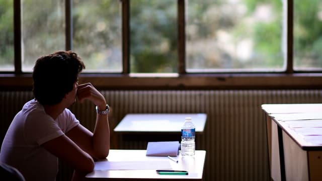 Un lycéen passe son bac en juin 2017.