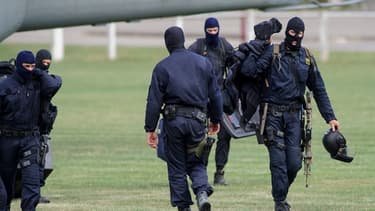 Le GIGN est arrivé sur place par hélicoptère.