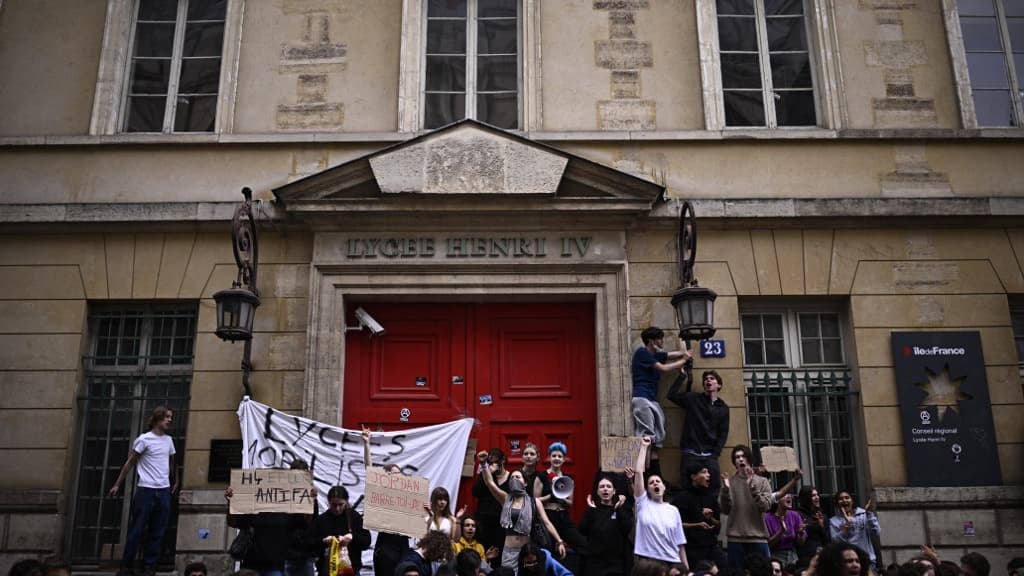 Rassemblement contre l'extrême droite devant le lycée Henri IV à Paris le 10 juin 2024, au lendemain des élections européennes.