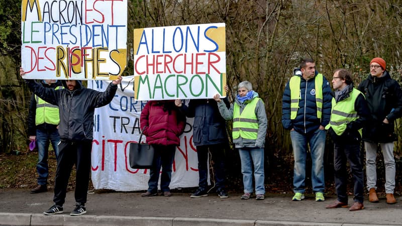 Les gilets jaunes étaient 2.500 jeudi sur les points de rassemblement.