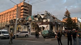 Le restaurant Pizza Ria à Kramatorsk, dans l'est de l'Ukraine, après qu'un missile l'a touché, le 27 juin 2023.