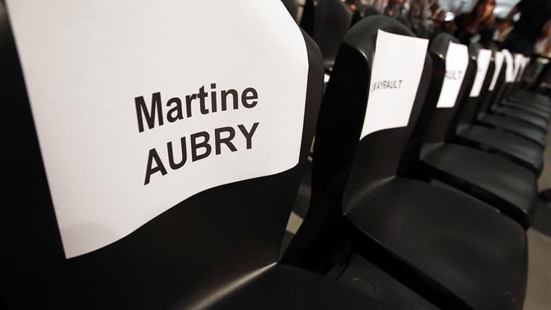 Plusieurs figures du PS, comme Harlem Désir et Jean-Jack Queyranne, se rebiffent contre le processus de succession à la tête de la formation majoritaire, qui verra selon eux Martine Aubry imposer de fait son candidat. /Photo prise le 26 août 2012/REUTERS/