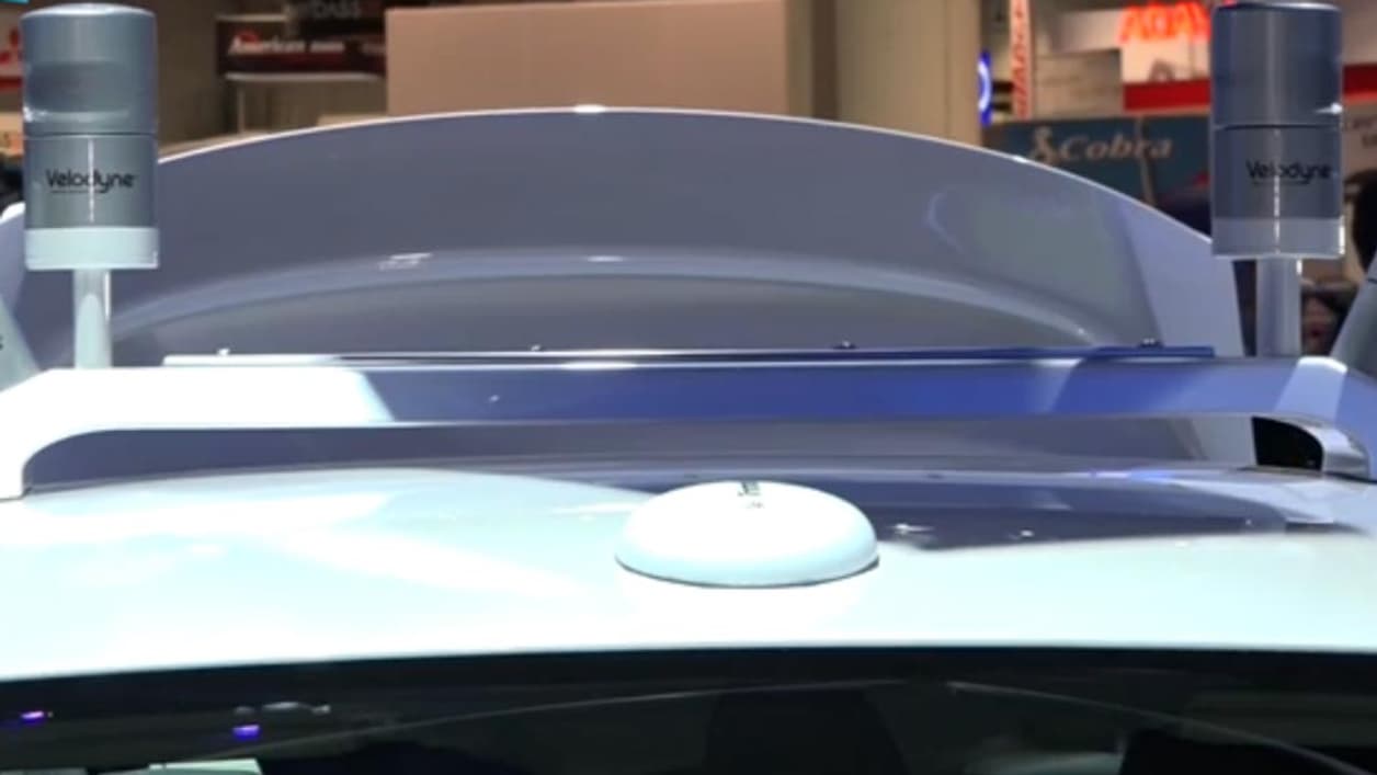 Les LIDAR ingérés sur le toit de la Ford Fusion Hybrid. Les LIDAR ingérés sur le toit de la Ford Fusion Hybrid.