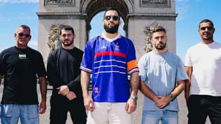 Nassourdine Imavov (au centre) entouré de ses entraîneurs, son frère Daguir (tout en noir) et son manager Yunes Benabdelouahed (t-shirt blanc)
