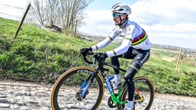 Julian Alaphilippe lors d'un entraînement avant le Tour des Flandres 2021