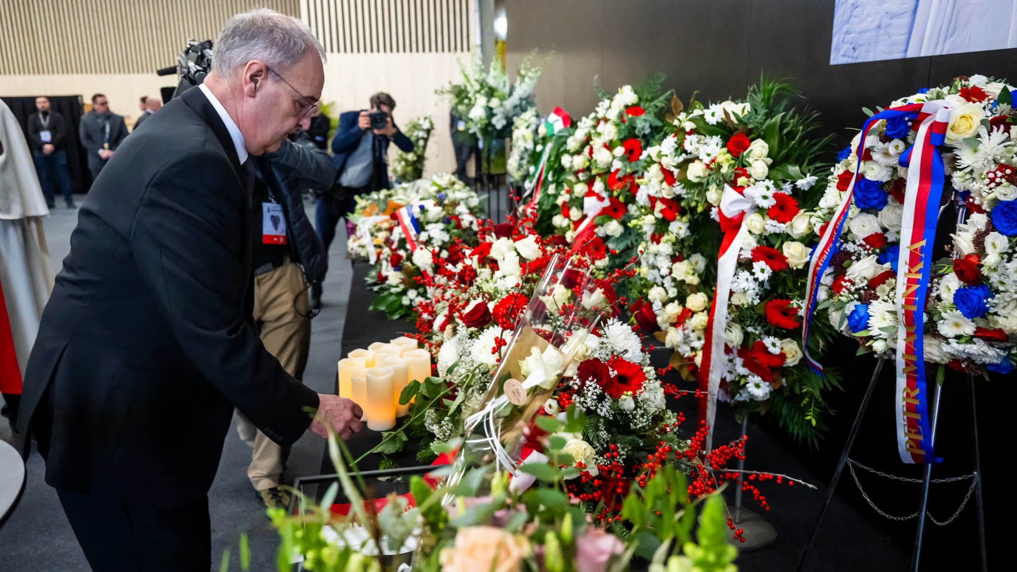 Guy Parmelin, président de la Confédération suisse, lors de la cérémonie d'hommage aux victimes de Crans-Montana, à Martigny (Suisse) ce vendredi 9 janvier. Guy Parmelin, président de la Confédération suisse, lors de la cérémonie d'hommage aux victimes de Crans-Montana, à Martigny (Suisse) ce vendredi 9 janvier.