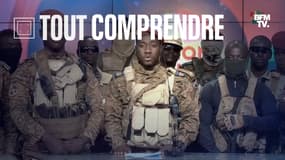 Des militaires prononcent un discours le 2 octobre 2022 après avoir pris le pouvoir au Burkina Faso.