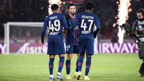 Les titis Quentin Ndjantou et Ibrahim Mbaye avec le PSG le 22 novembre 2025