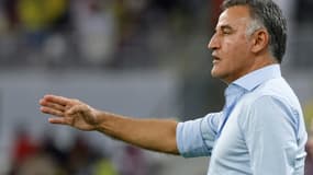 L'entraîneur de l'équipe qatarienne Al-Duhail, Christophe Galtier, s'adresse à ses joueurs pendant un match au stade international Khalifa à Doha le 7 novembre 2023
