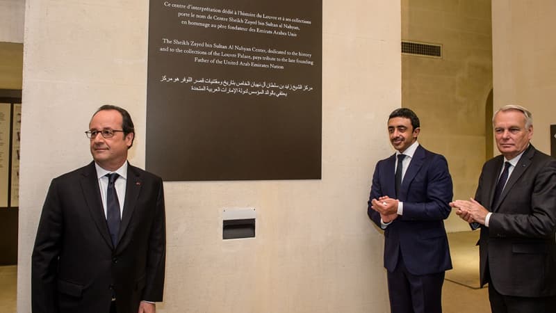 François Hollande en compagnie de Jean-Marc Ayrault et du ministre des Affaires étrangères des Emirats arabes unis, Sheikh Abdullah Bin Zayed Al Nahyan, le 5 juillet au Louvre.