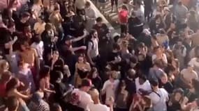 Consommation d’alcool, rassemblement sur la voie publique, fêtes sauvages…
Le gouvernement doit-il taper plus fort? 
